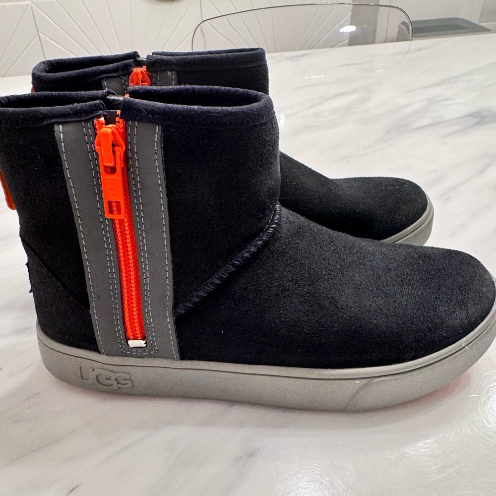 UGG Kids Boots Youth Size 2 in Black with Orange Accent